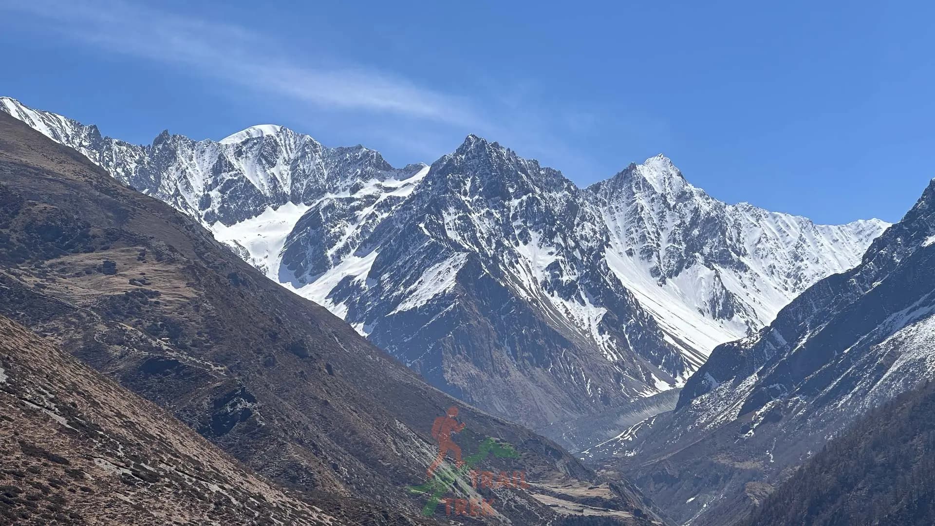 mountain range seen during Tsum valley trek